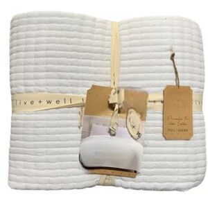Live Well White Full/Queen Quilt 90”x90” NEW with Tags 100% Polyester